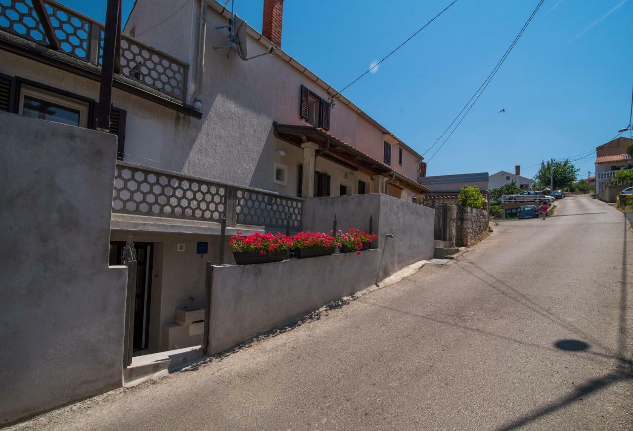 Apartment Andrija Vrbnik Exterior foto